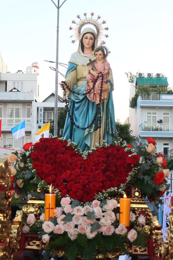 Giáo xứ Tân Phú: Mừng kính trọng thể Đức Mẹ Mân Côi