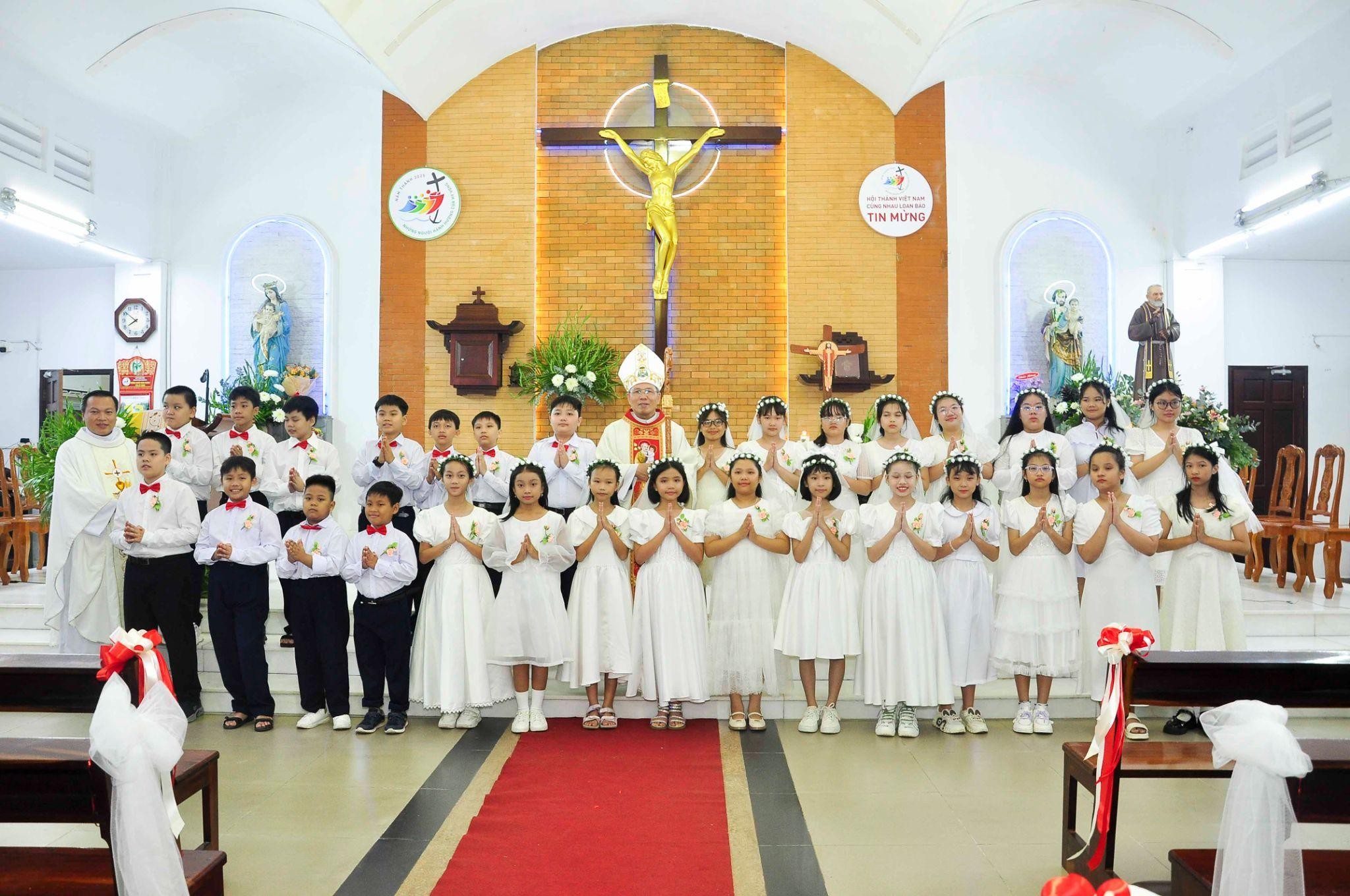 Giáo xứ Martinô: Thánh lễ ban Bí tích Thánh Thể