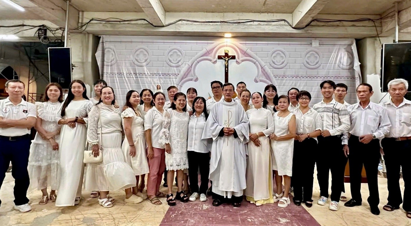 Giáo xứ Bình Hòa: Thánh lễ kính Thánh Têrêsa, bổn mạng Ca đoàn Têrêsa
