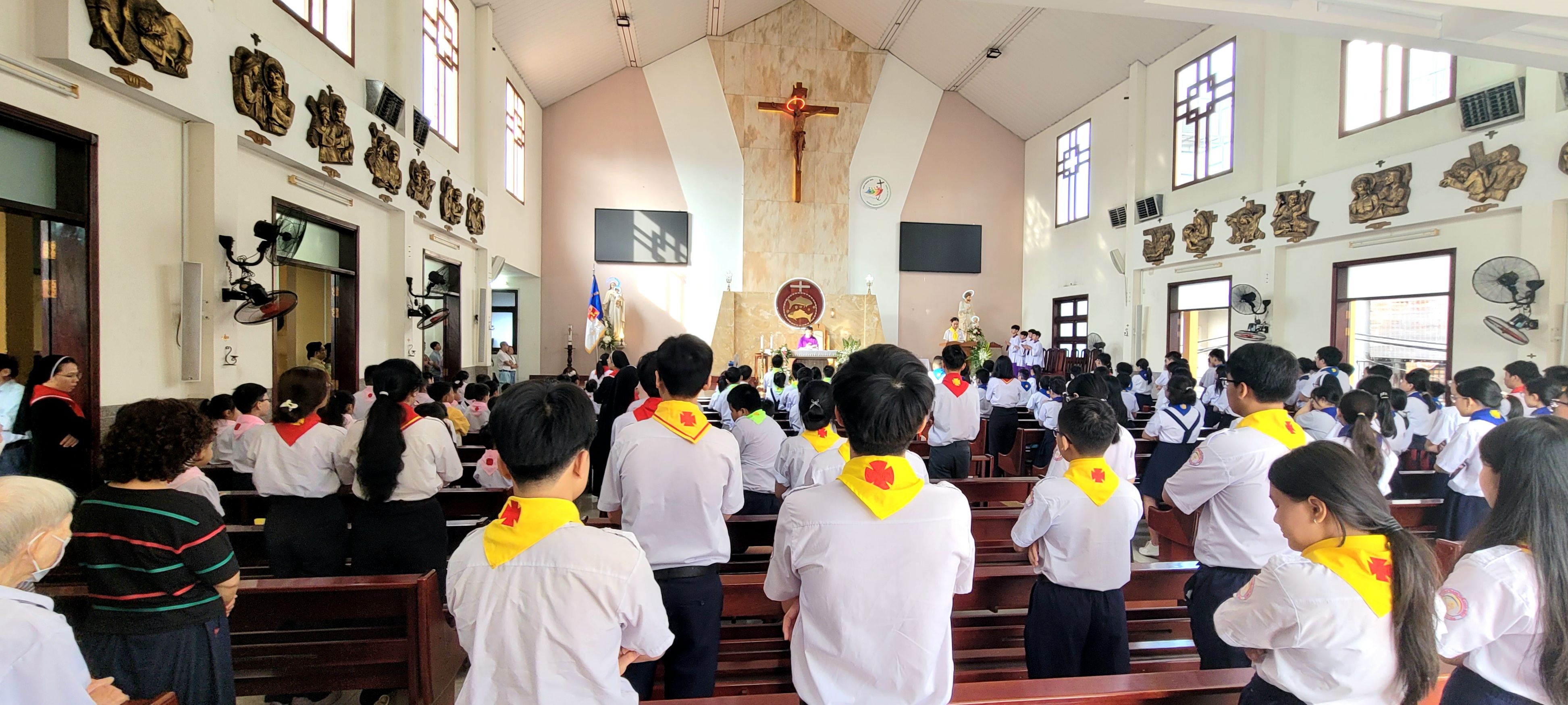 Giáo xứ Phú Hòa: Thánh lễ cầu cho các Đẳng Linh Hồn