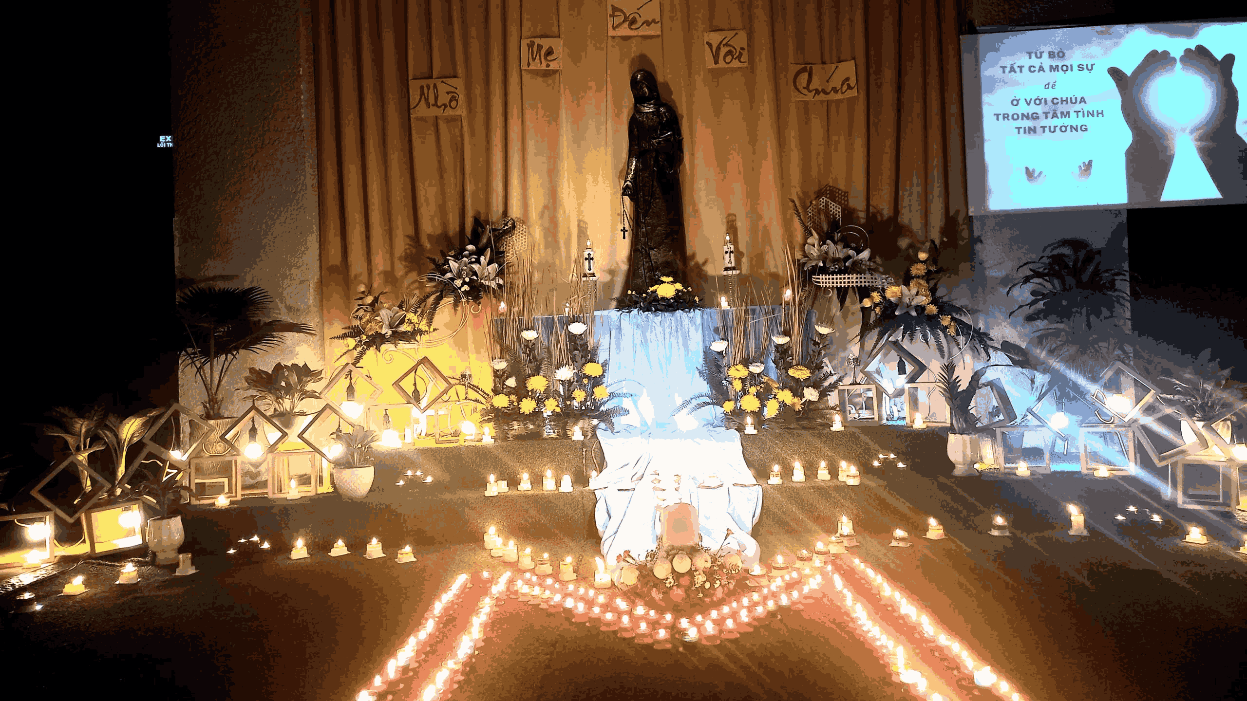 Tháng 11, một niềm tín thác