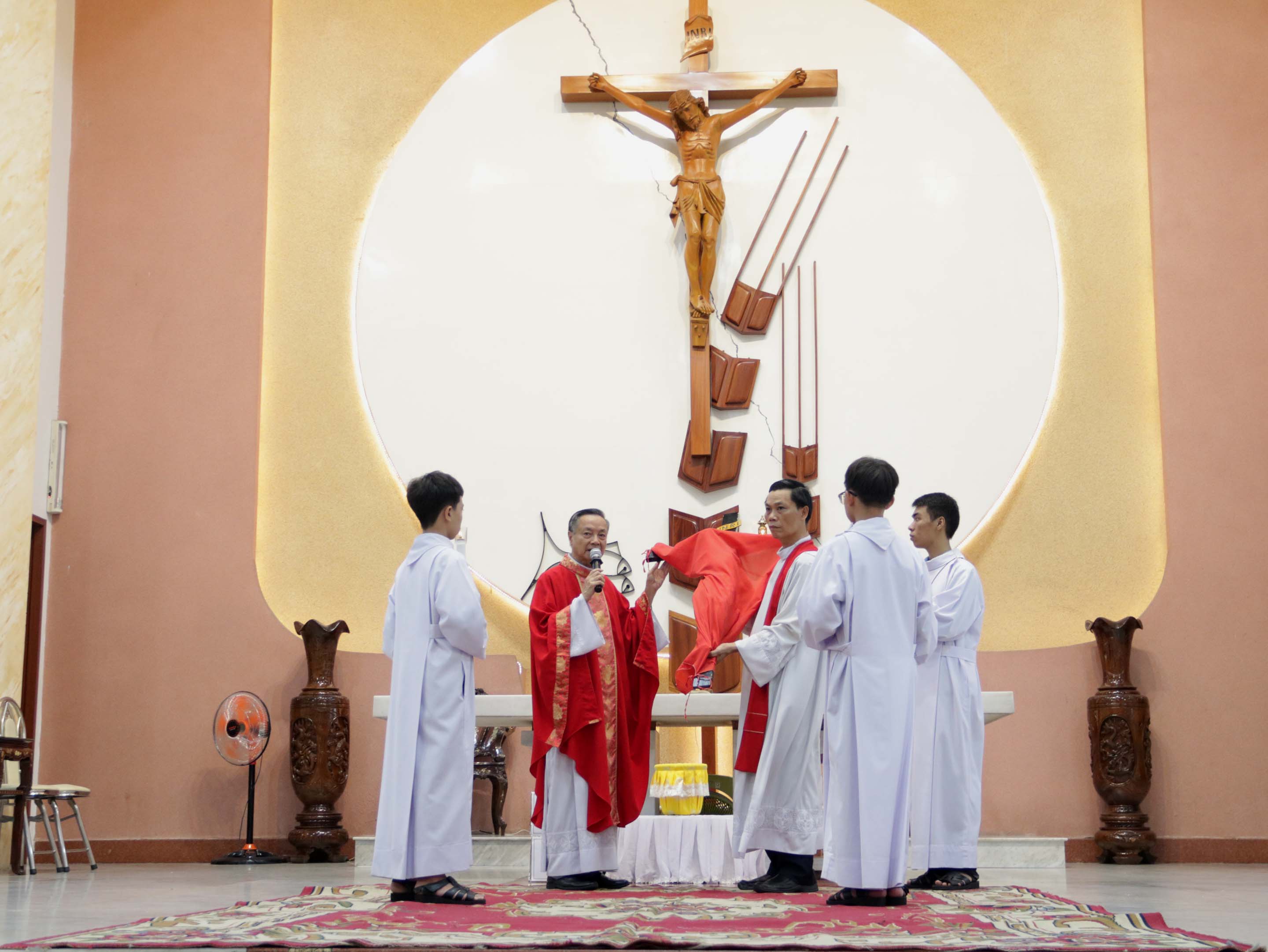 Giáo xứ Tân Việt: Thứ Sáu Tuần Thánh ngày 2-4-2021