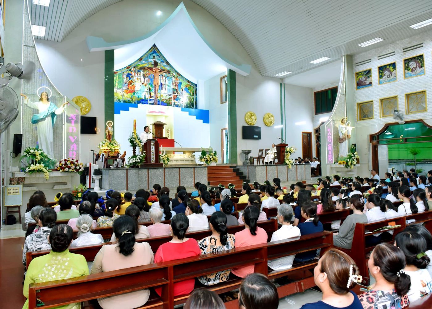 Giáo xứ Tân Phú Hòa : Khai mạc Tháng Hoa Đức Mẹ và mừng bổn mạng Giáo khu