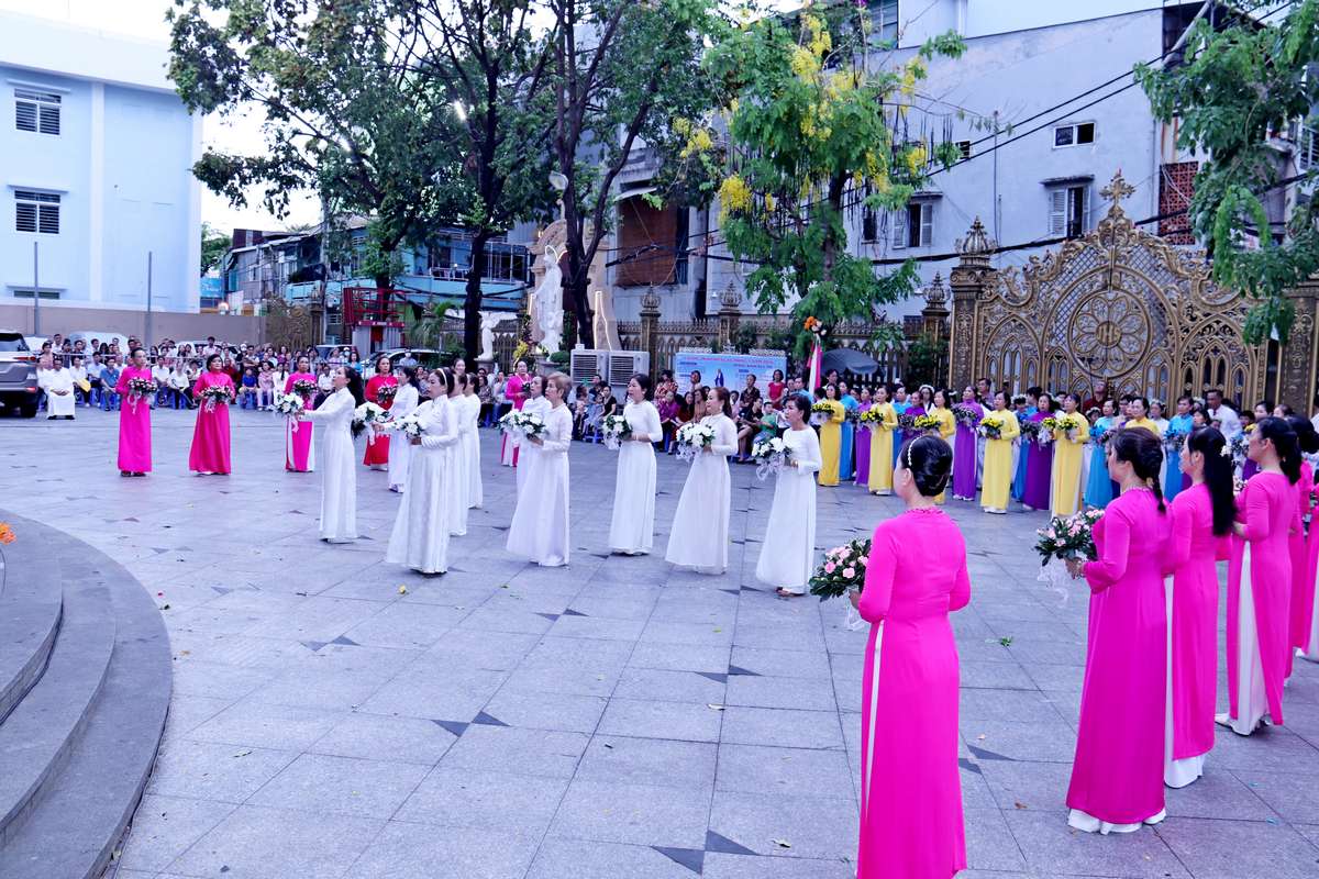 Giáo xứ Bùi Phát: Lễ kính Thánh Giuse, khai mạc Tháng Hoa 2026