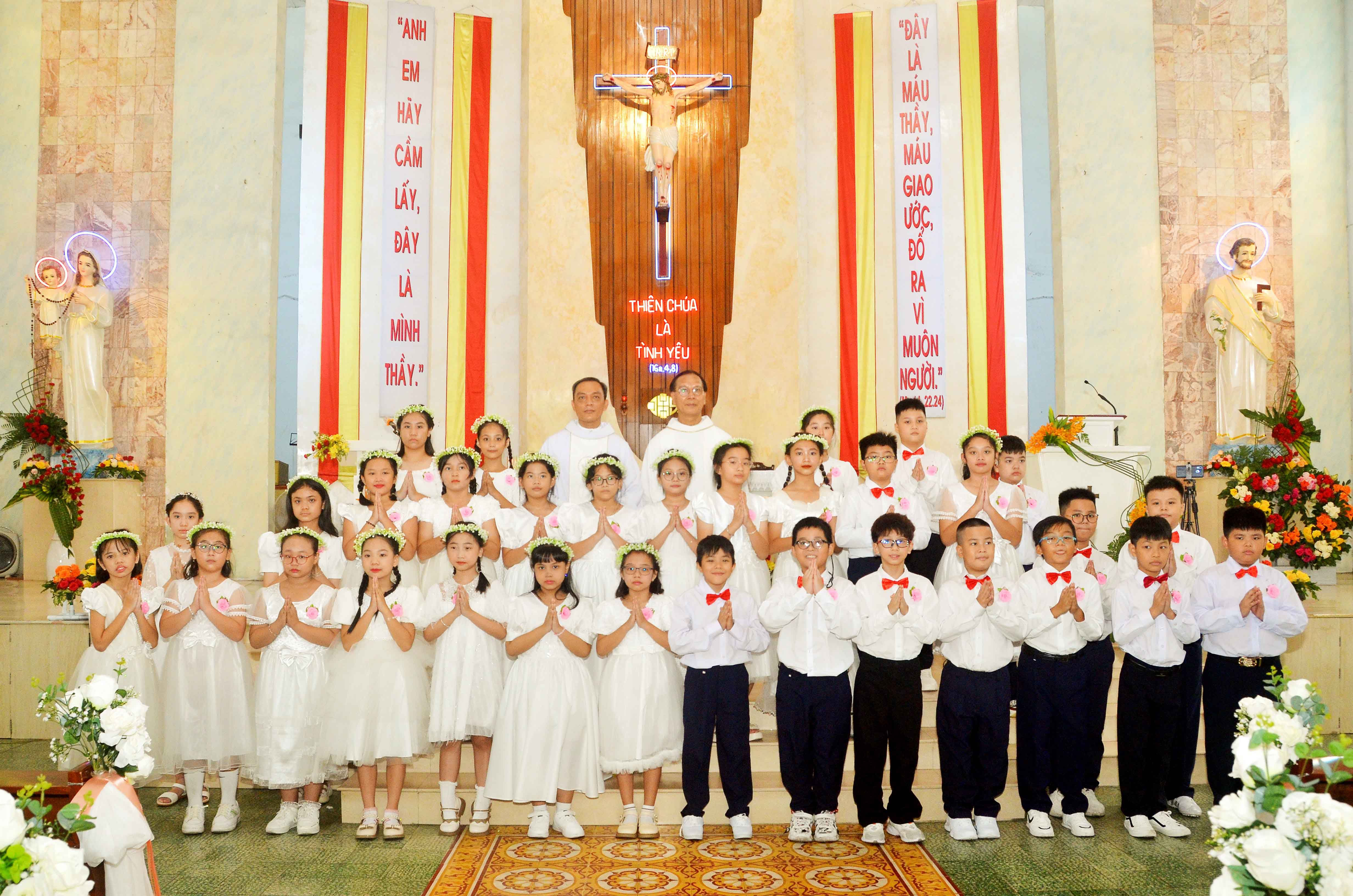 Giáo xứ Tân Trang: Thánh lễ Mẹ thăm viếng - Bế mạc tháng hoa 2024