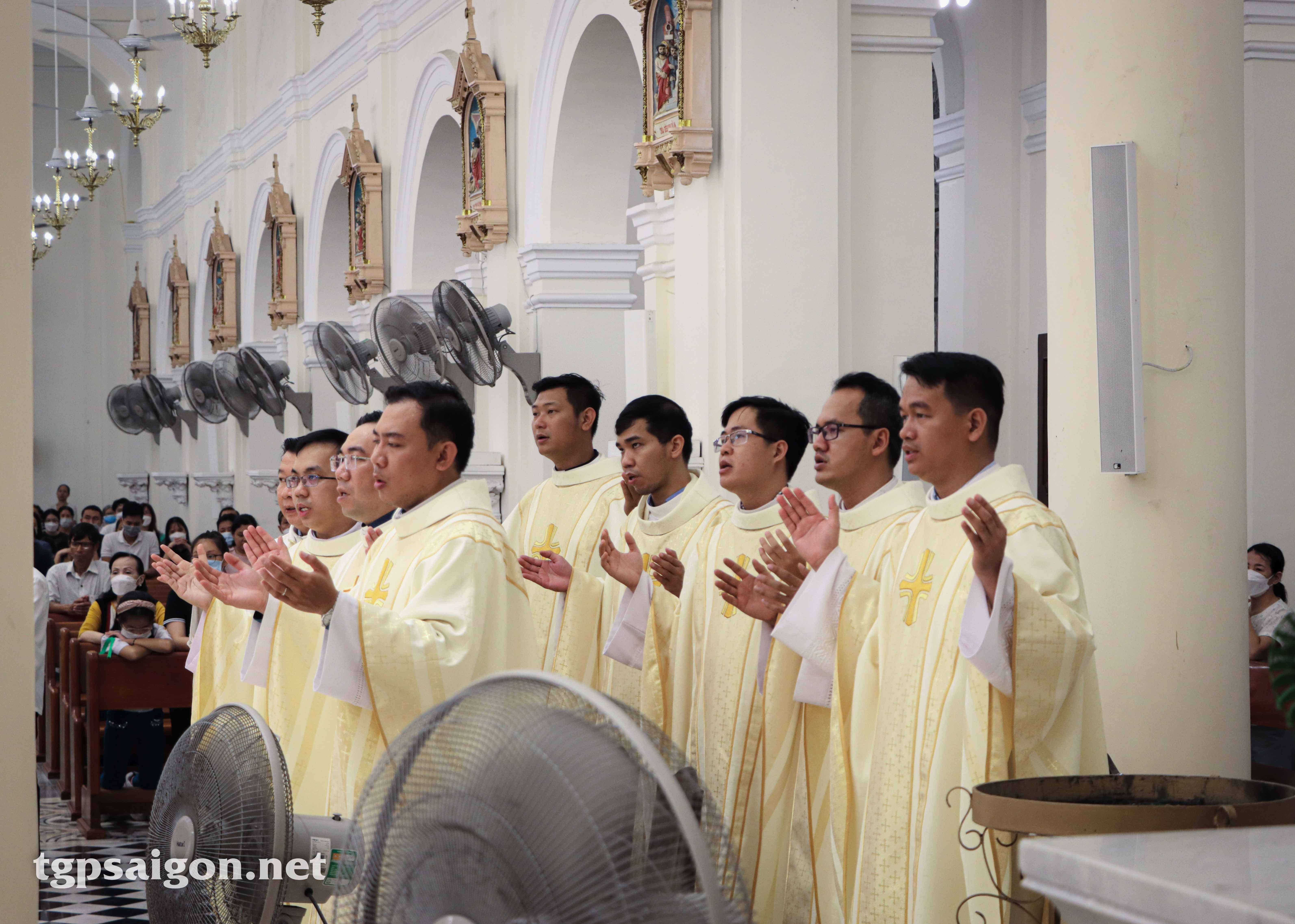 Giáo xứ Tân Định: Lễ tạ ơn của 19 tân linh mục và mừng bổn mạng các Thừa Tác viên Thánh Thể