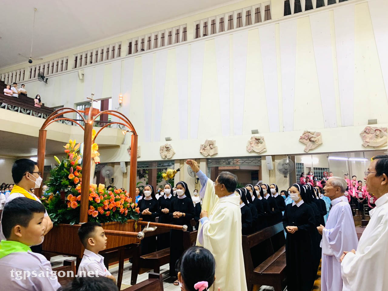Giáo xứ Hòa Hưng: Khai mạc Tháng Mân Côi dâng kính Đức Mẹ 2022