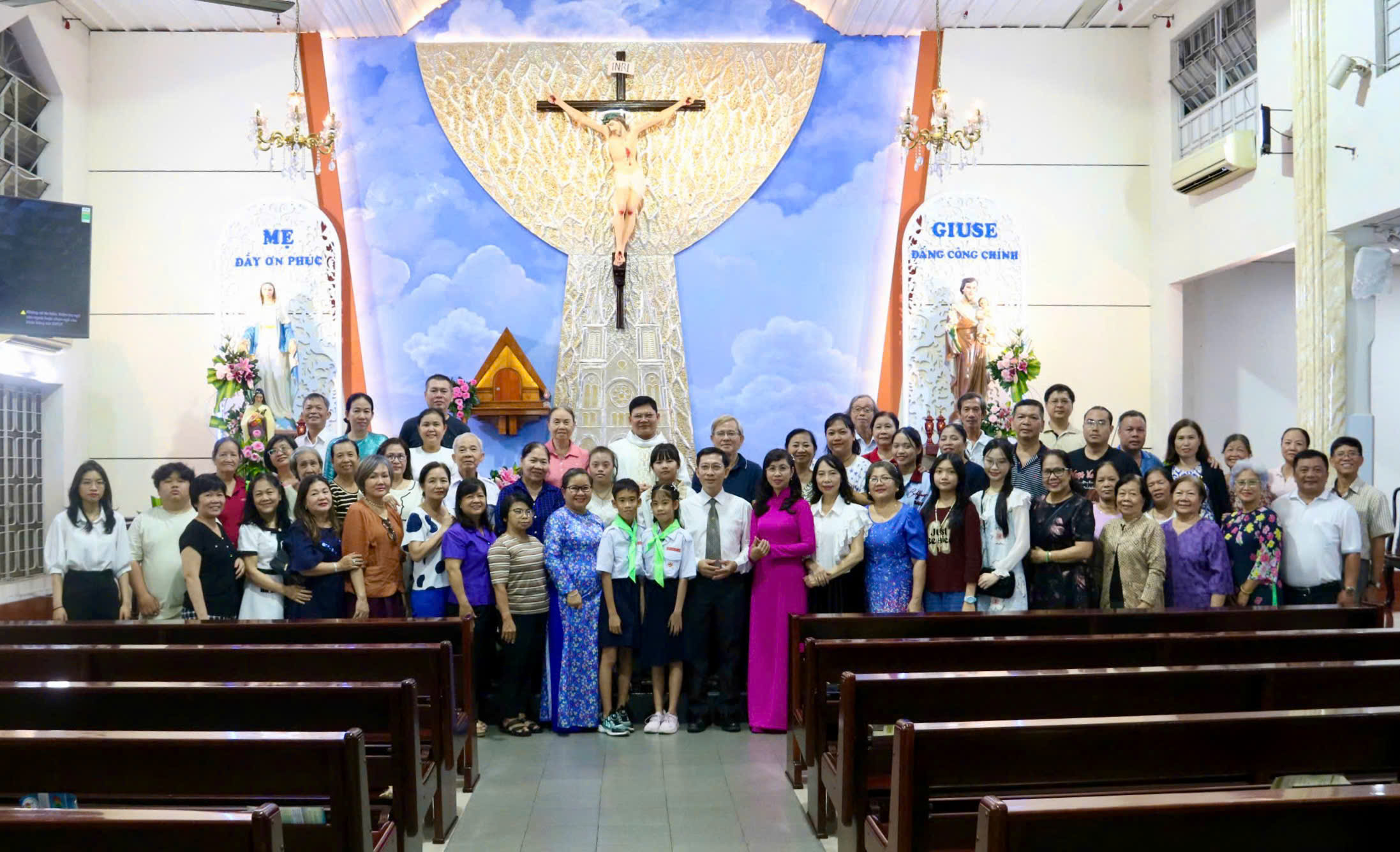 Giáo xứ Bàn Cờ: Thánh lễ kính Thánh Têrêsa - mừng bổn mạng Giáo khu Têrêsa