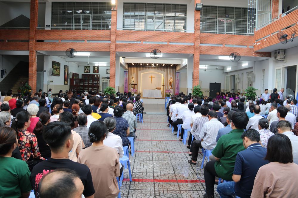 Giáo xứ Tân Việt: Thánh lễ cầu cho các linh hồn 2/11/2023
