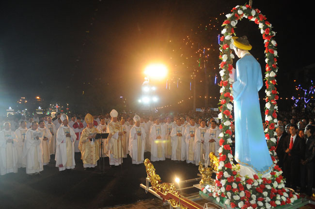 Thánh Lễ Khai Mạc Năm Thánh và tôn vinh Đức Mẹ La Vang tại TGP Huế