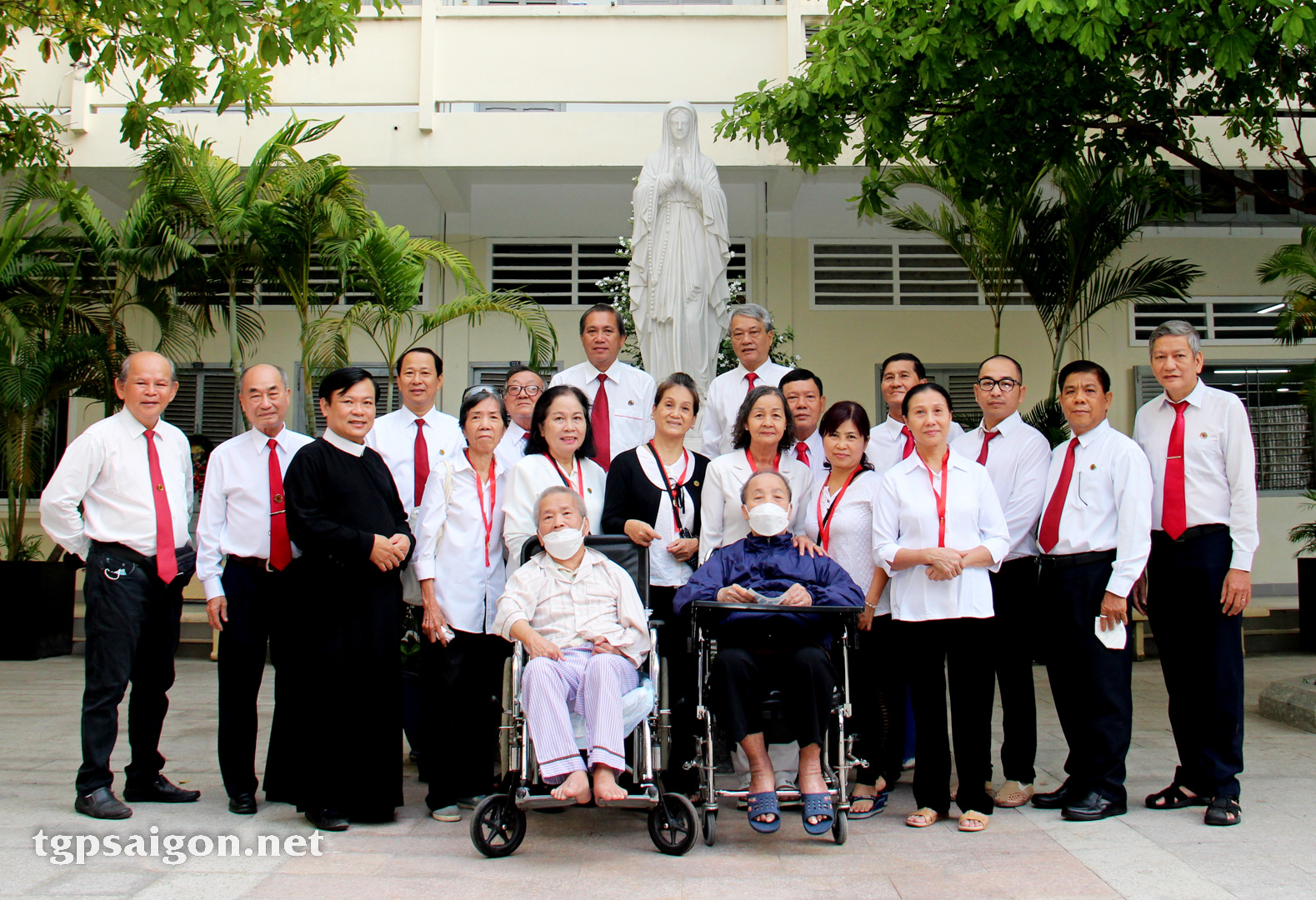 GĐPTTTCGS hạt Tân Định Thăm các Linh mục hưu dưỡng Dòng Chúa Cứu Thế Sài Gòn