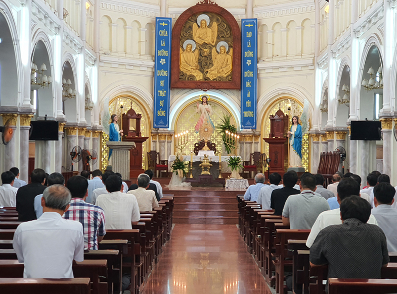 Các linh mục của liên hạt Sài Gòn - Bình An - Xóm Chiếu: tĩnh tâm liên hạt năm 2020