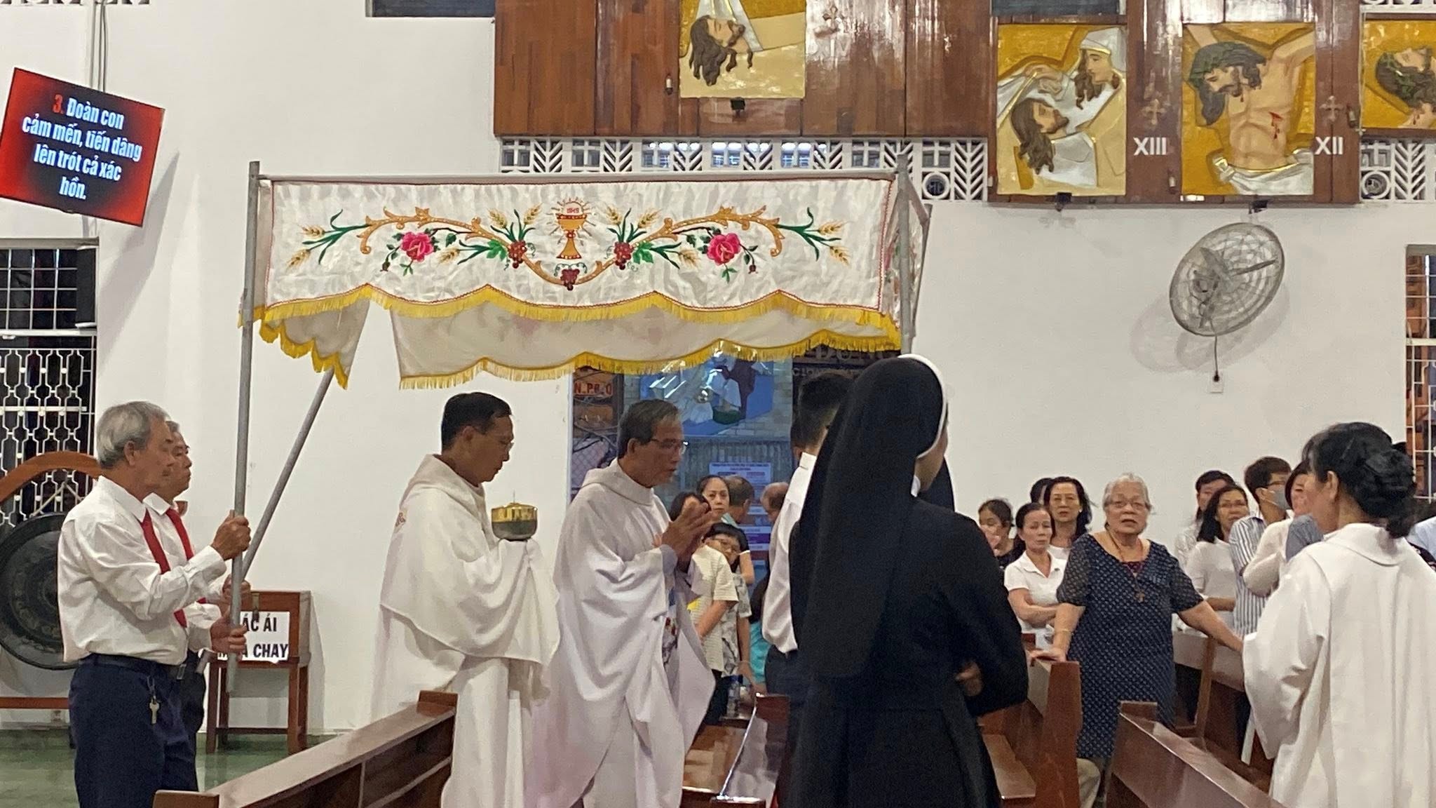 Giáo xứ Tân Trang: Thánh lễ Tiệc Ly 2026