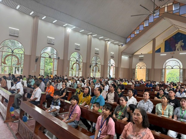 Giáo xứ Thánh Phaolô: Lương dân và Tân tòng mừng Lễ Chúa Ba Ngôi