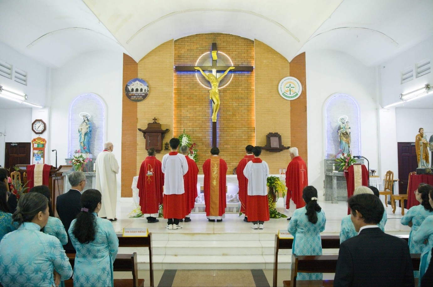 Giáo xứ Thánh Martino: Lễ kính hai thánh Tông đồ Phêrô và Phaolô, bổn mạng Hội đồng Mục vụ và 15 năm linh mục Cha sở Giuse