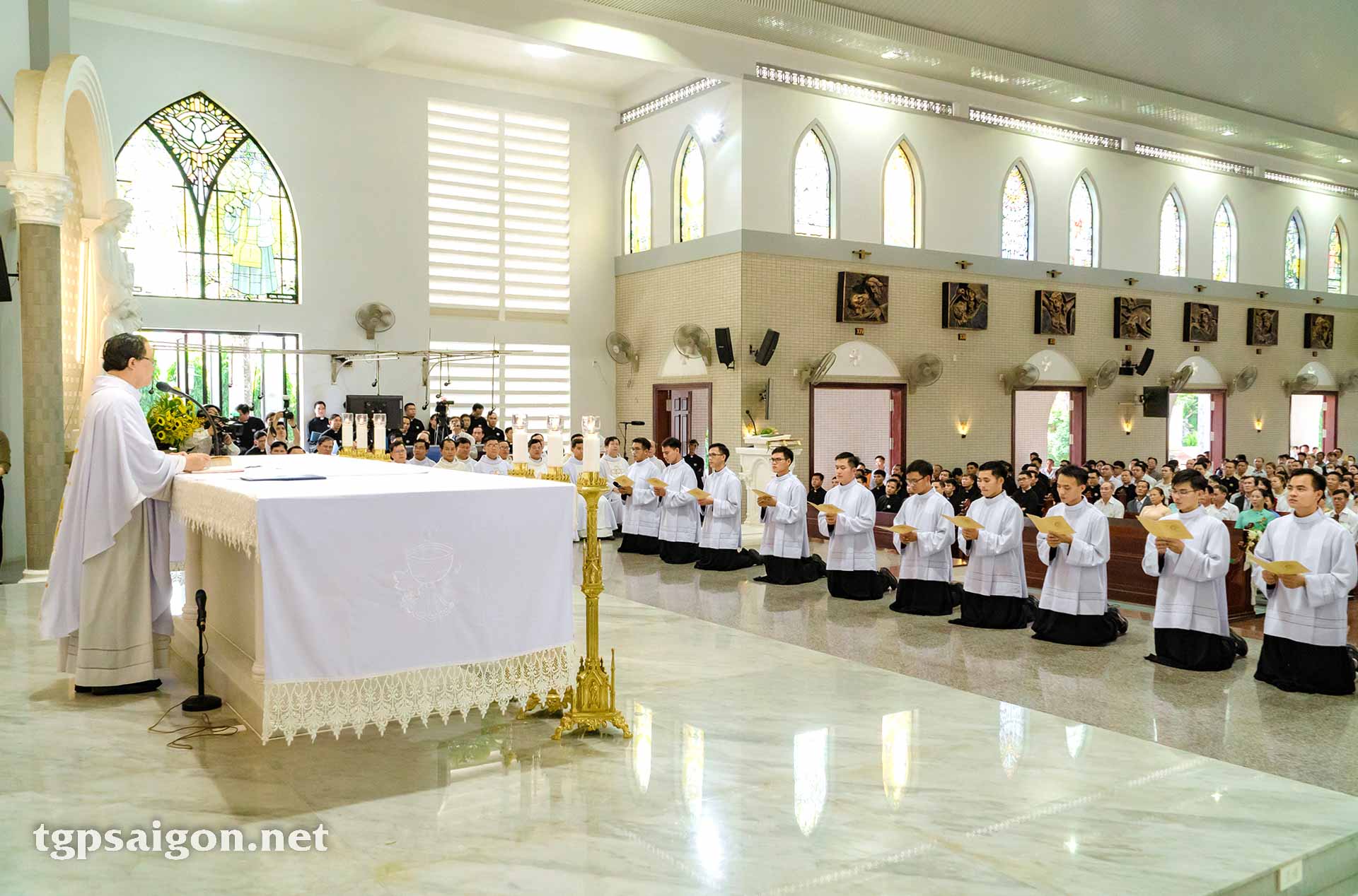 Dòng Thánh Thể – Tỉnh Các Thánh Tử Đạo Việt Nam: Thánh lễ mừng kính thánh tổ phụ Eymard và Tuyên khấn lần đầu, Tuyên khấn trọn đời