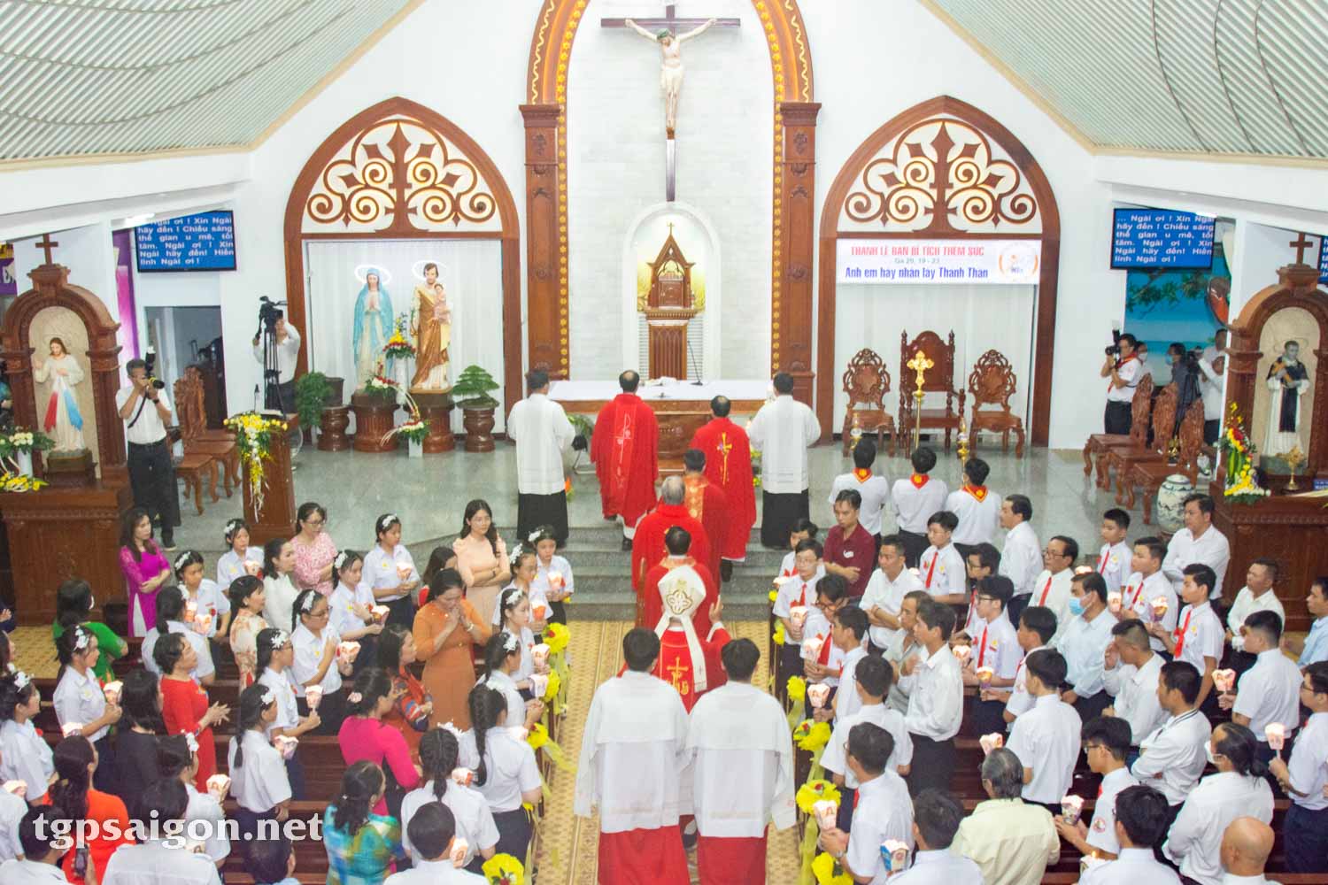 Thánh lễ ban Bí tích Thêm Sức tại Giáo xứ Thánh Martino 3-8-2022