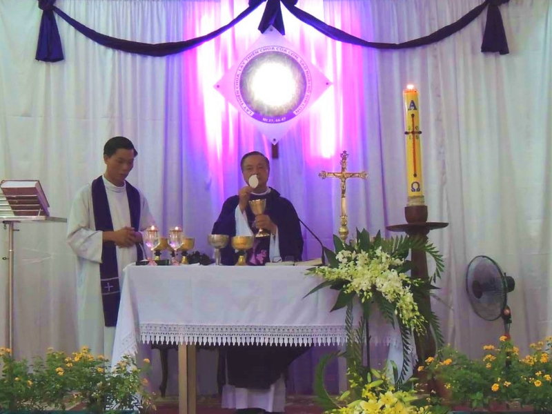 Giáo xứ Tân Việt: Thánh lễ cầu cho các linh hồn
