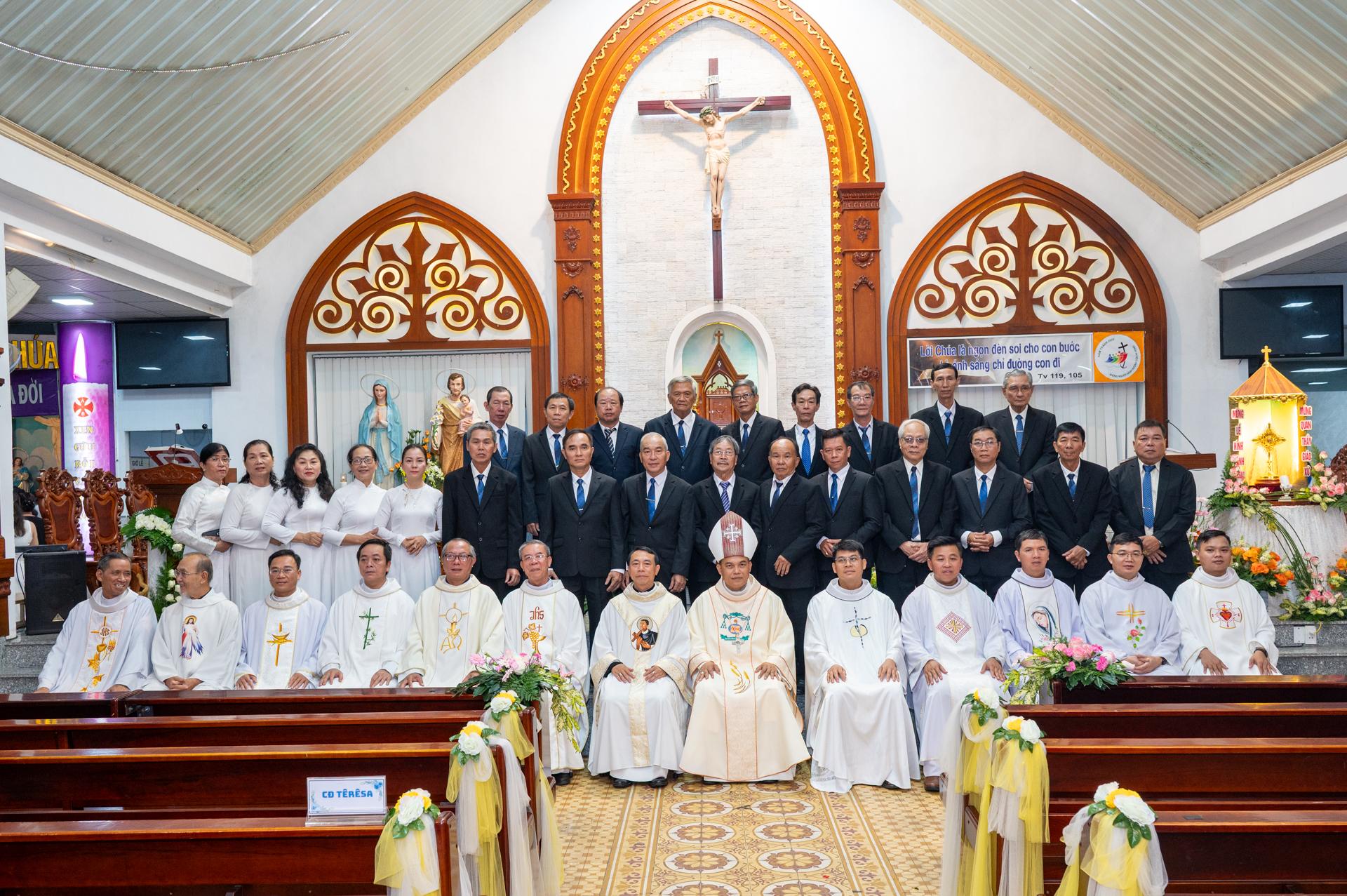 Thánh lễ mừng bổn mạng Giáo xứ Thánh Martinô - Tôn vinh lòng nhân ái