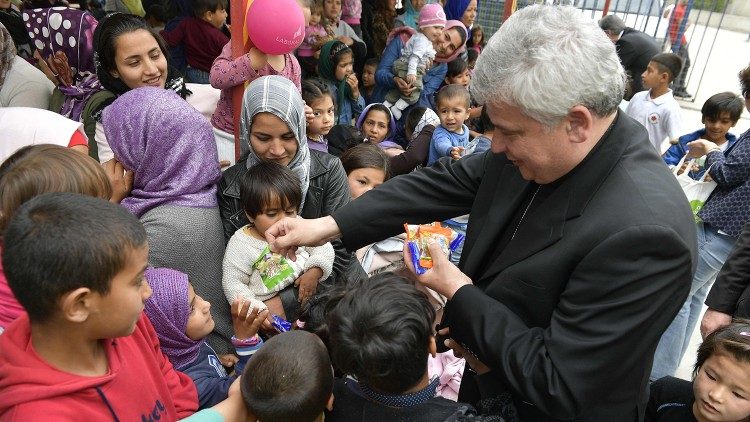 Vatican đón một số người xin tị nạn đến Ý
