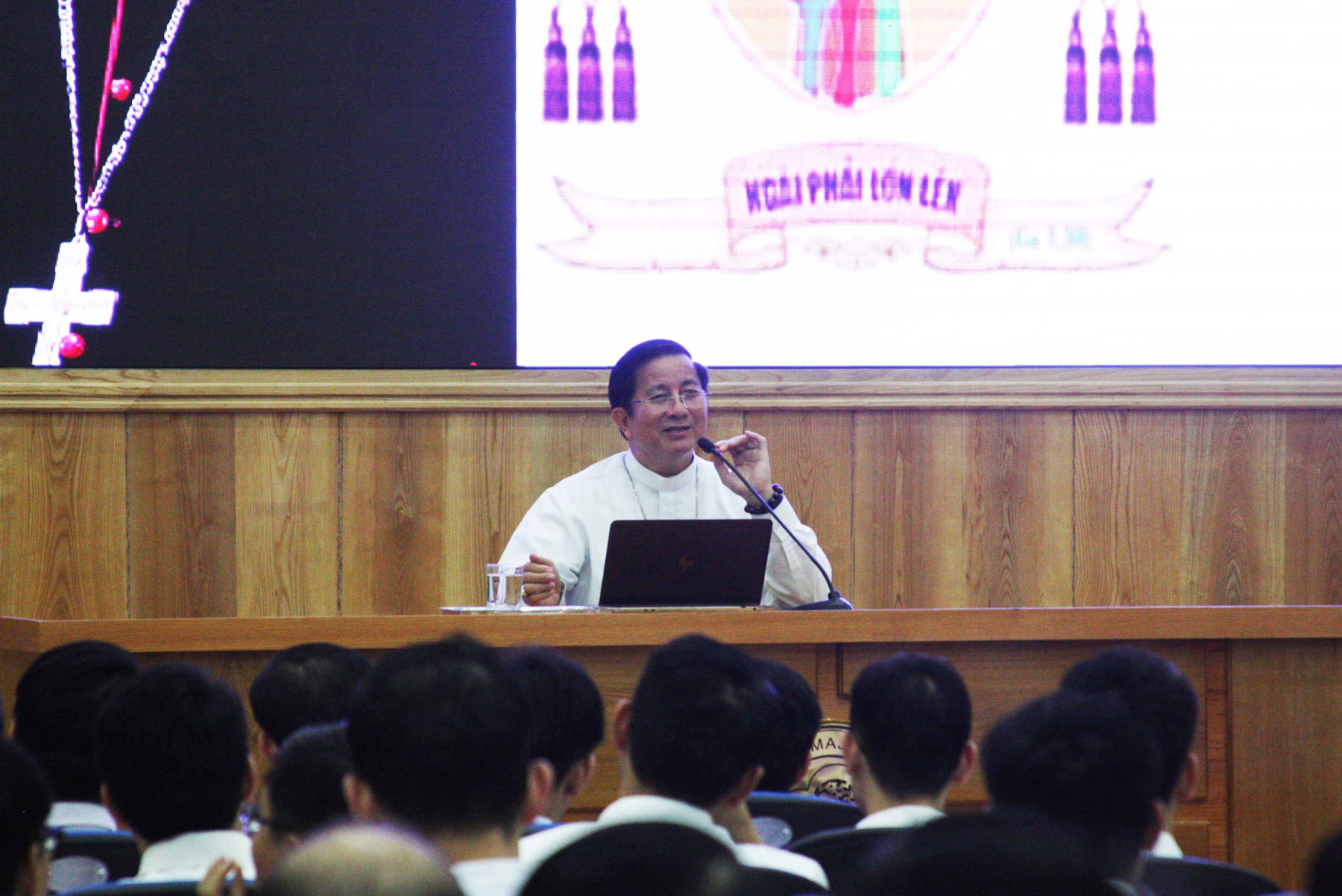 Đại Chủng viện Thánh Giuse Sài Gòn: Đức Giám mục Giuse Nguyễn Tấn Tước – Giám mục Giáo phận Phú Cường – viếng thăm và huấn đức.