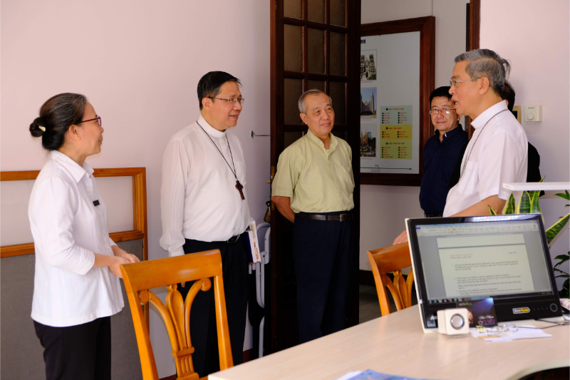 Đức Tổng Giám mục Giuse Nguyễn Năng thăm các phòng ban tại Tòa TGM Sài Gòn