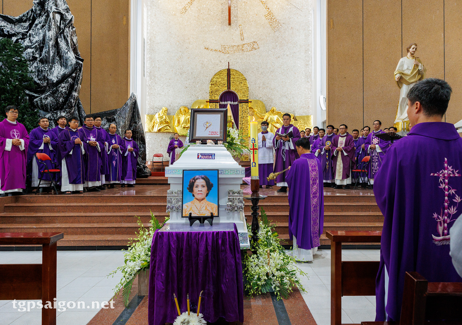 Giáo xứ Nam Hòa: Thánh lễ an táng bà cố Maria thân mẫu tân linh mục Giuse Nguyễn Tiến Khải SJ 3-12-2022