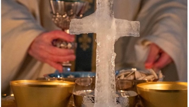 Nhà nguyện băng Notre Dame và những hình ảnh lan truyền