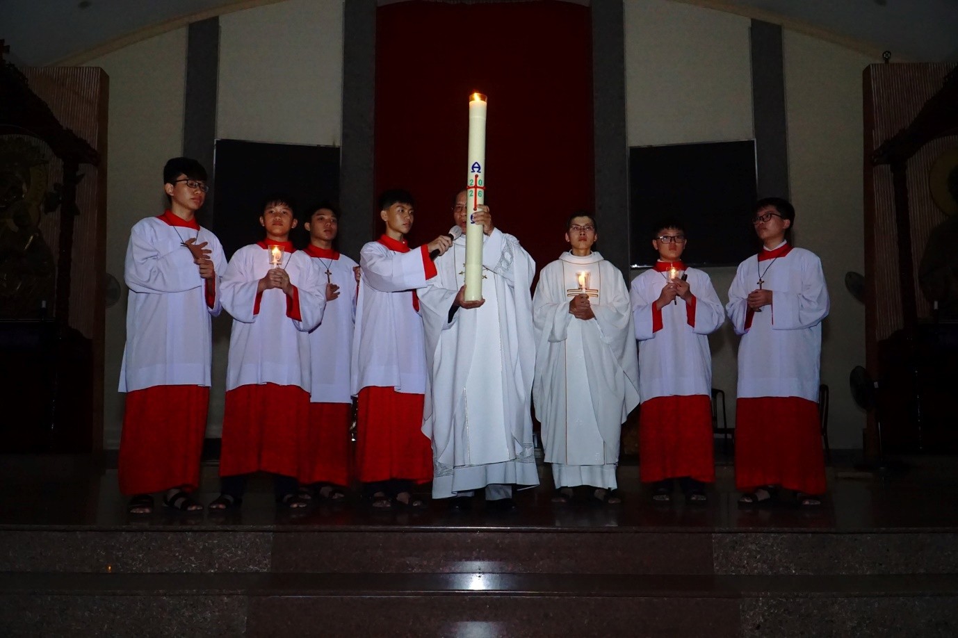 Giáo xứ Thạch Đà: Thánh lễ Vọng Phục Sinh 2026