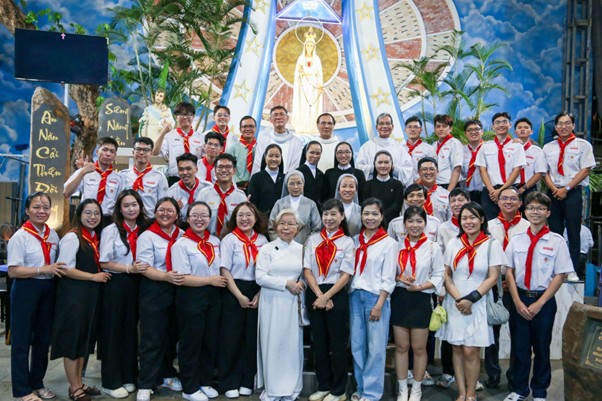 Giáo xứ Tân Trang: Mừng 20 năm tái thành lập và đổi tên Xứ đoàn Thiếu Nhi Thánh Thể