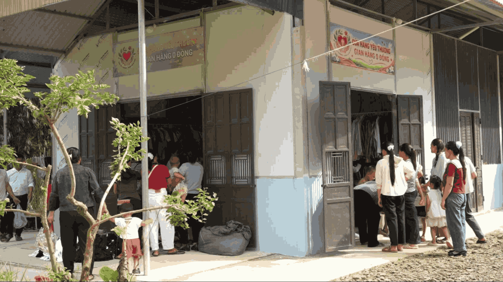 Dòng Mẹ Chúa Cứu Chuộc khai trương cửa hàng 0 đồng tại Giáo điểm Tri Phú