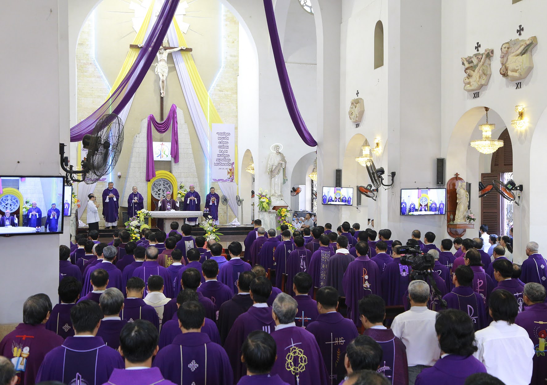 Tổng Giáo phận Sài Gòn: Thánh lễ cầu cho các Giám mục và Linh mục đã qua đời
