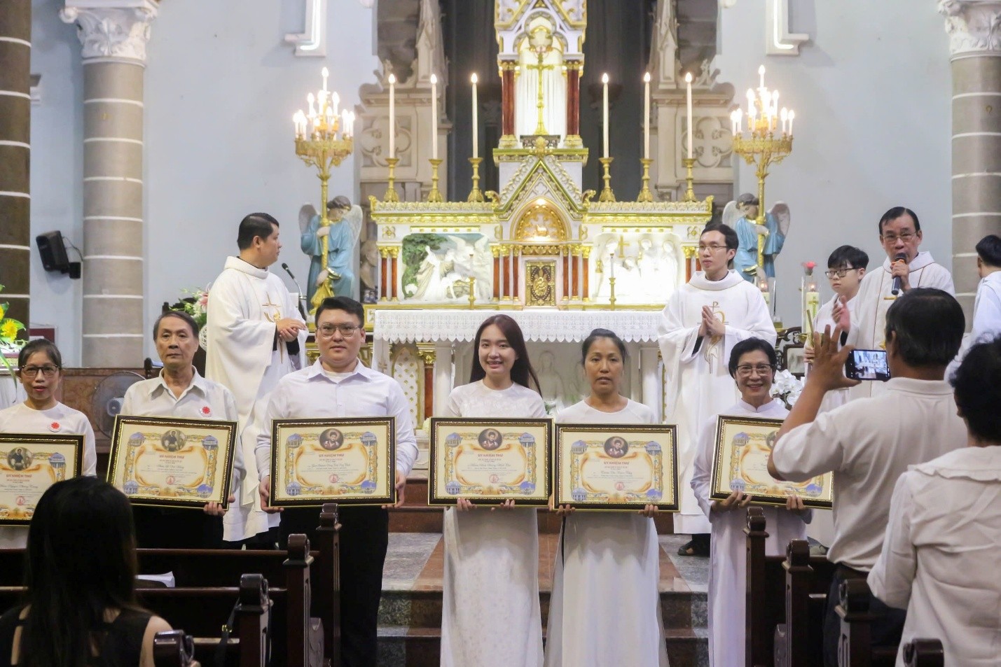 Giáo xứ Chợ Đũi: Thánh lễ kính Thánh Martinô - Thành lập Ban Caritas và Ban Truyền Thông