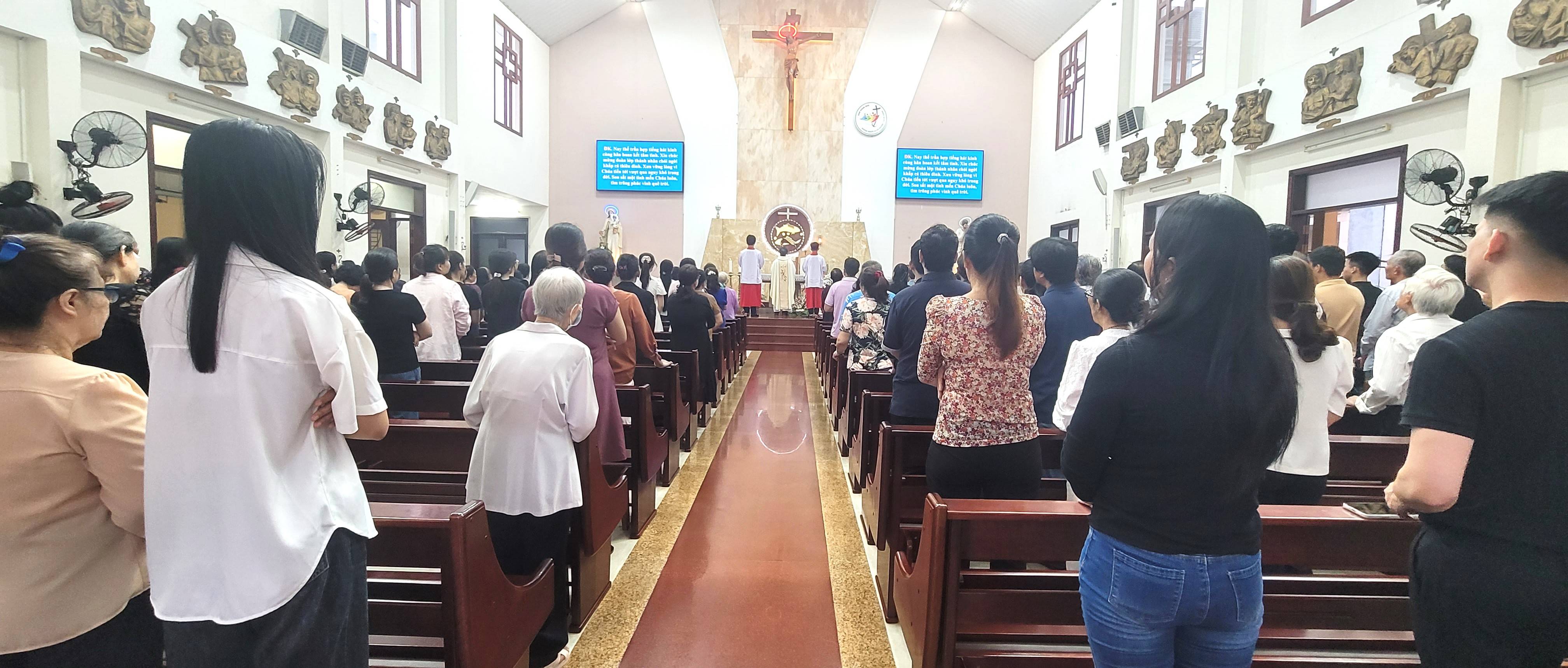 Giáo xứ Phú Hòa: Thánh lễ kính Các Thánh Nam Nữ Năm 2025