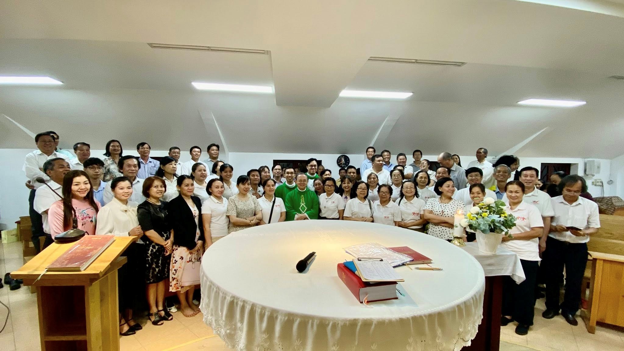 Người làm truyền thông  và khoảng lặng sau Thánh lễ Tất niên