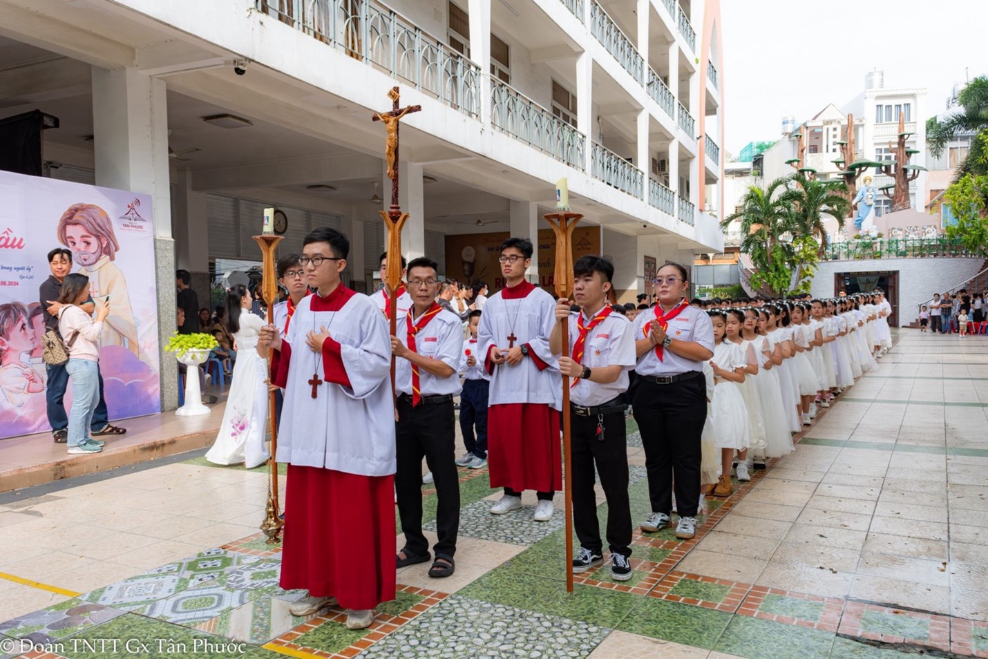 Giáo xứ Tân Phước: Lễ Kính Mình Máu Thánh Chúa - Rước lễ lần đầu, 02-06-2024