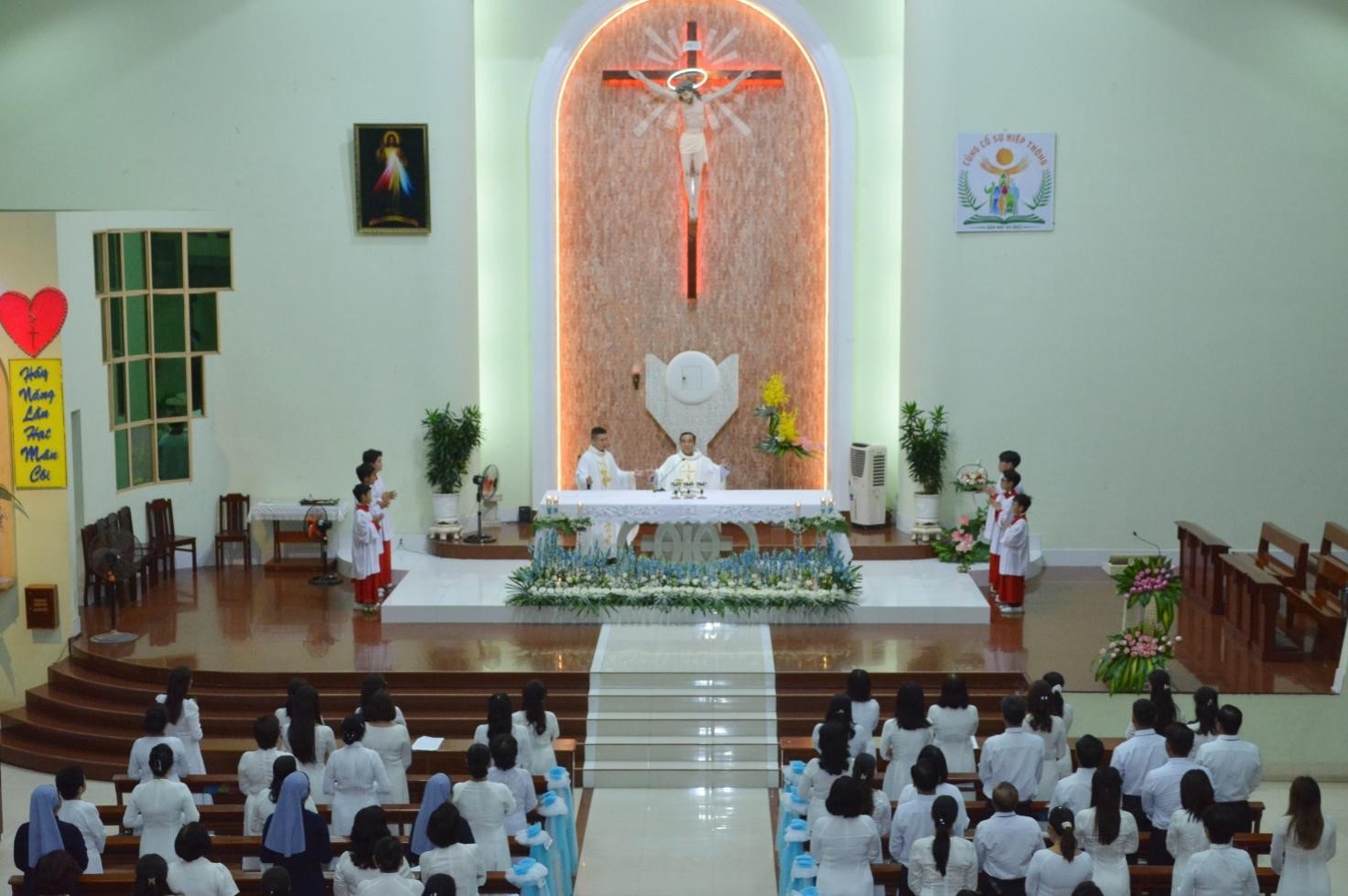 GX Lam Sơn: Hiệp Hội Con Đức Đức Mẹ Vô Nhiễm mừng bổn mạng Đức Mẹ Mân Côi