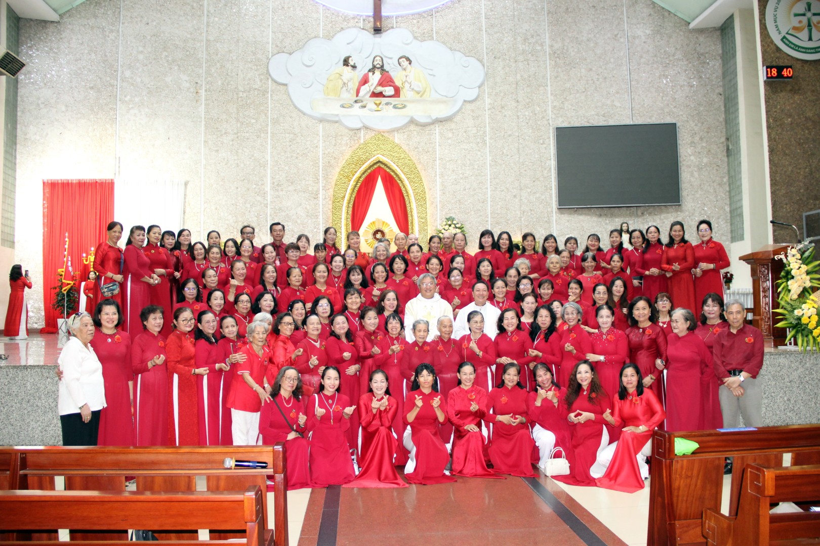 Giáo xứ Tân Phú: mừng kính Thánh Nữ Faustina - Bổn mạng hội Lòng Chúa Thương Xót