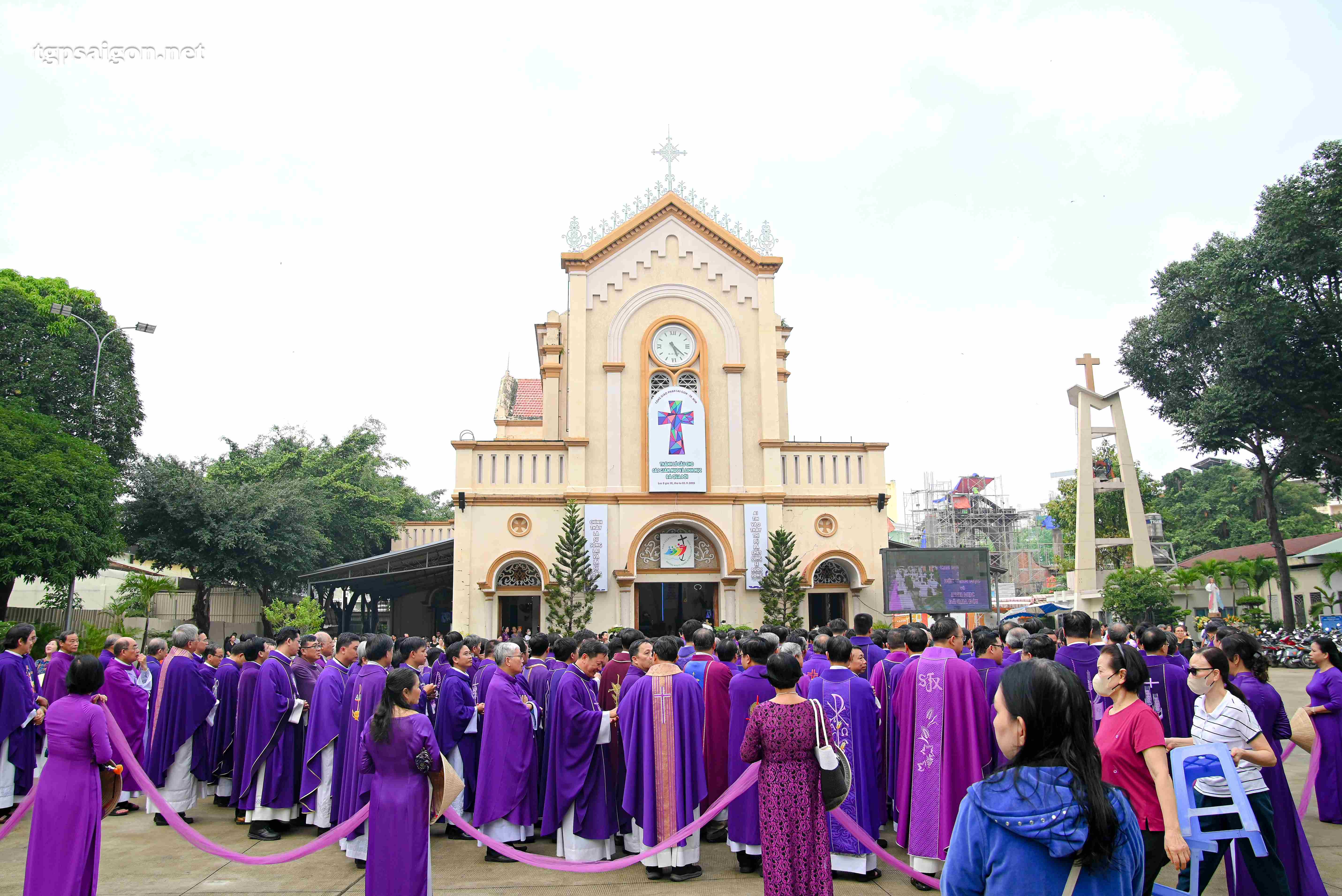 Thánh lễ cầu nguyện cho các Đức Giám mục, linh mục đã qua đời - 05.11.2025
