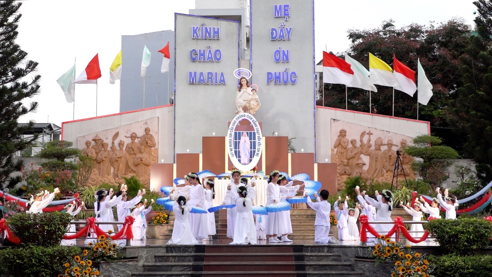 Tháng Hoa - Dâng Mẹ đóa hoa lòng hiếu thảo