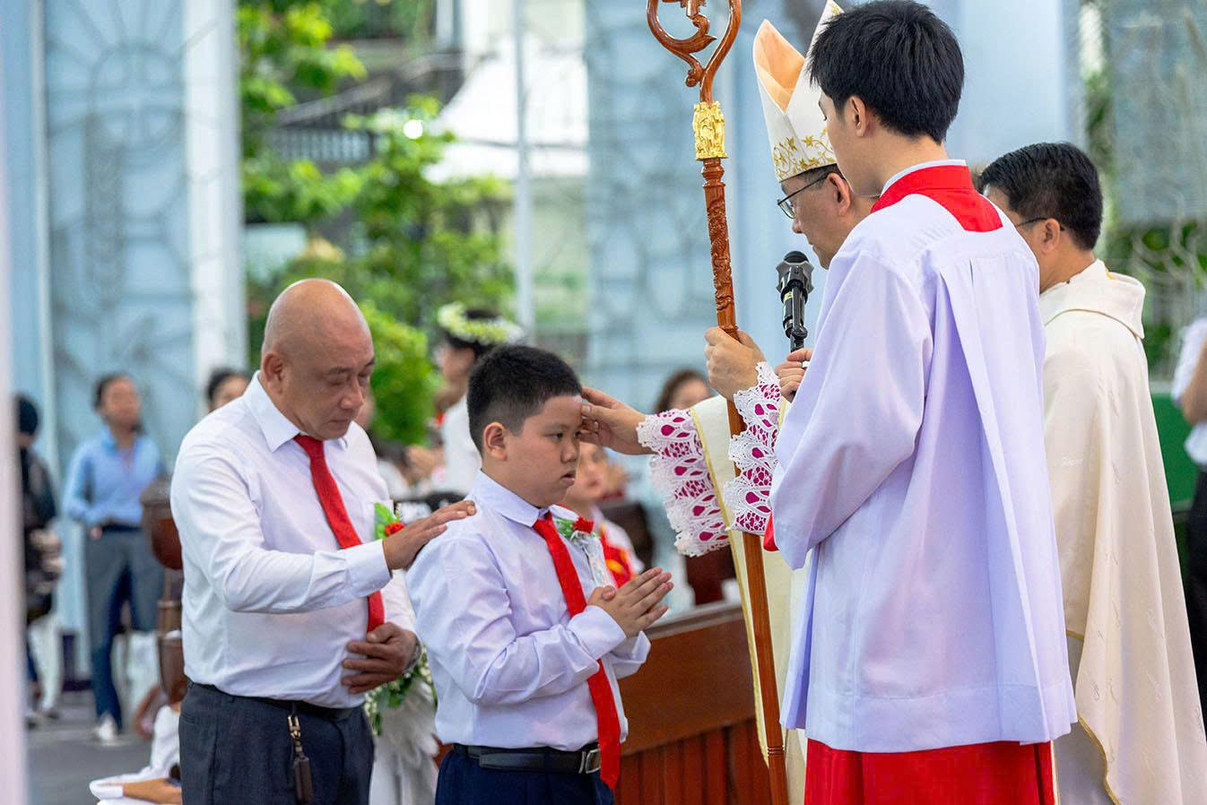 Giáo xứ An Lạc: Thánh Lễ ban bí tích Thêm Sức và Rước Lễ Lần Đầu