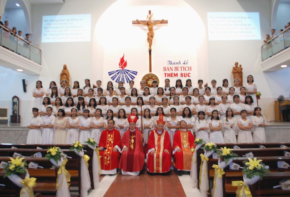Giáo xứ Tân Đông: Thánh lễ ban Bí tích Thêm Sức ngày 29-7-2020