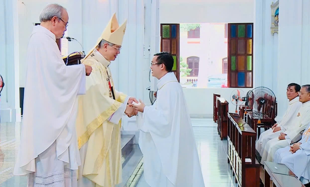 Sứ vụ mới và bài học “nước sôi sùng sục”