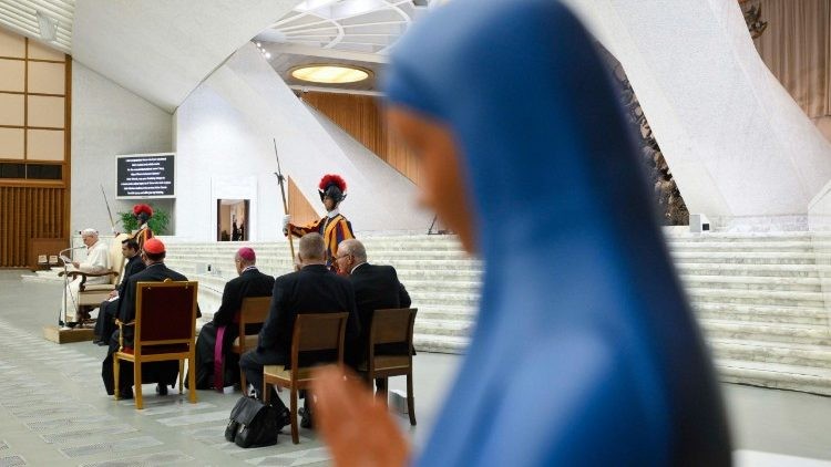 Đức Lêô XIV: Nhìn như Mẹ Maria để bước đi trong bình an