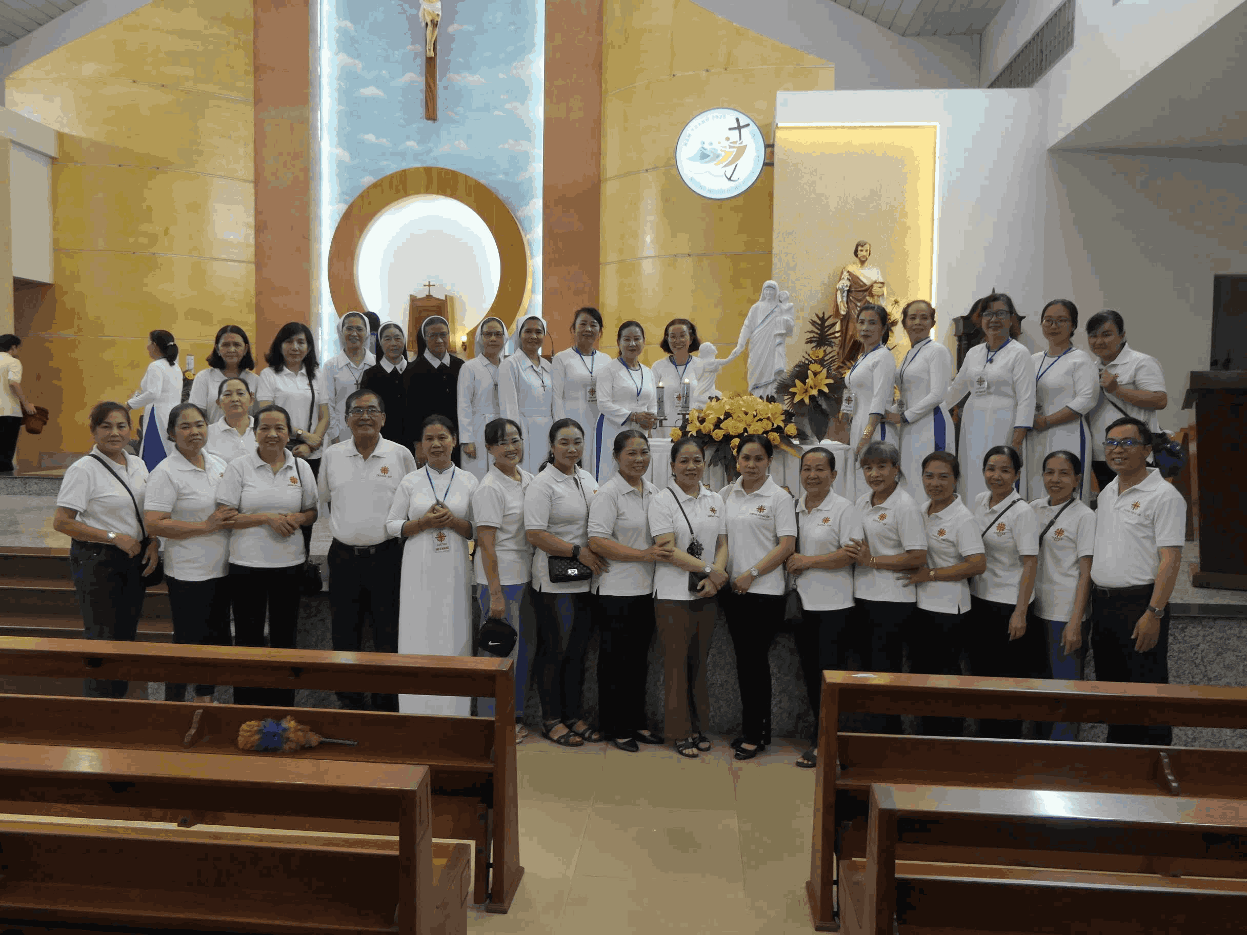 Ban Caritas Giáo xứ Minh Đức: Sống bác ái theo gương Thánh Têrêsa Calcutta