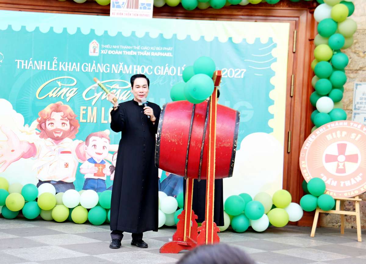 Giáo xứ Bùi Phát: Thánh lễ khai giảng năm học Giáo lý 2026–2027