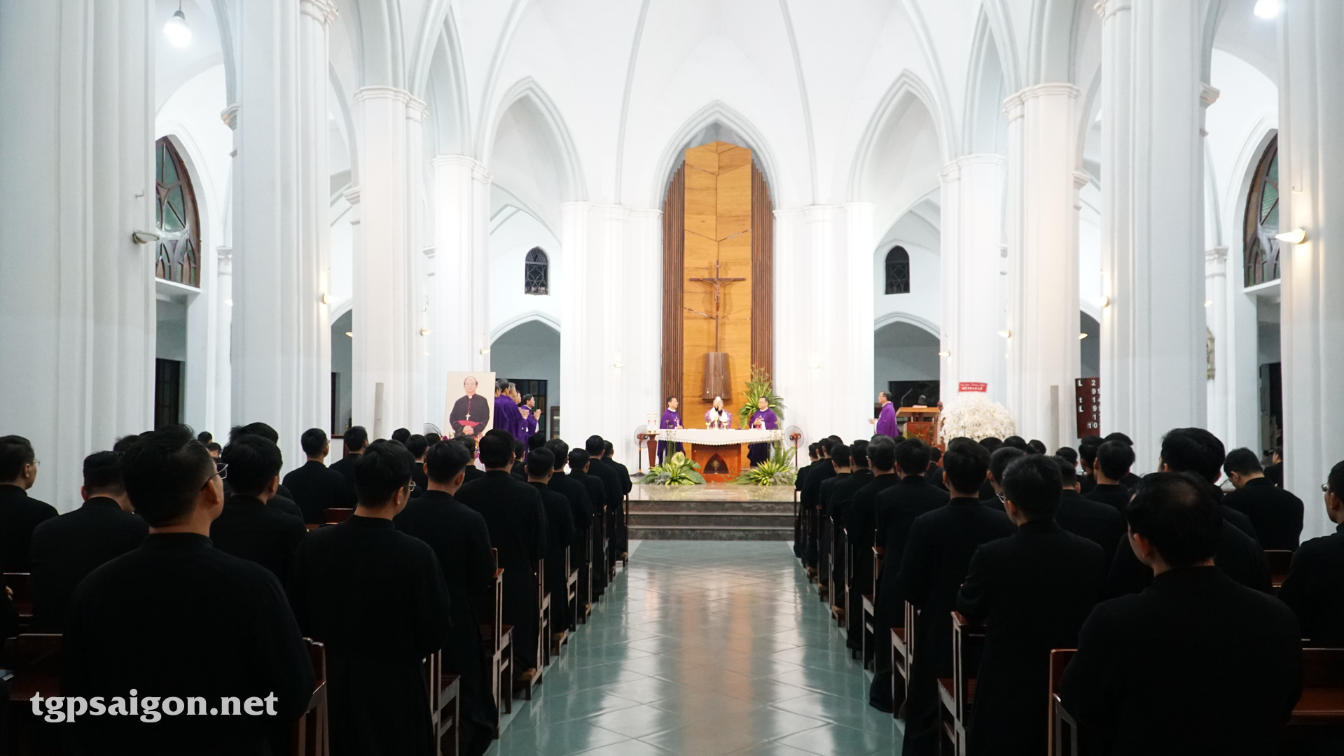 ĐCV Thánh Giuse Sài Gòn: Thánh lễ giỗ 5 năm Đức cố Tổng Giám mục Phaolô Bùi Văn Đọc và cầu nguyện cho quý Đức cha, quý cha Bề trên và quý cha Thừa sai
