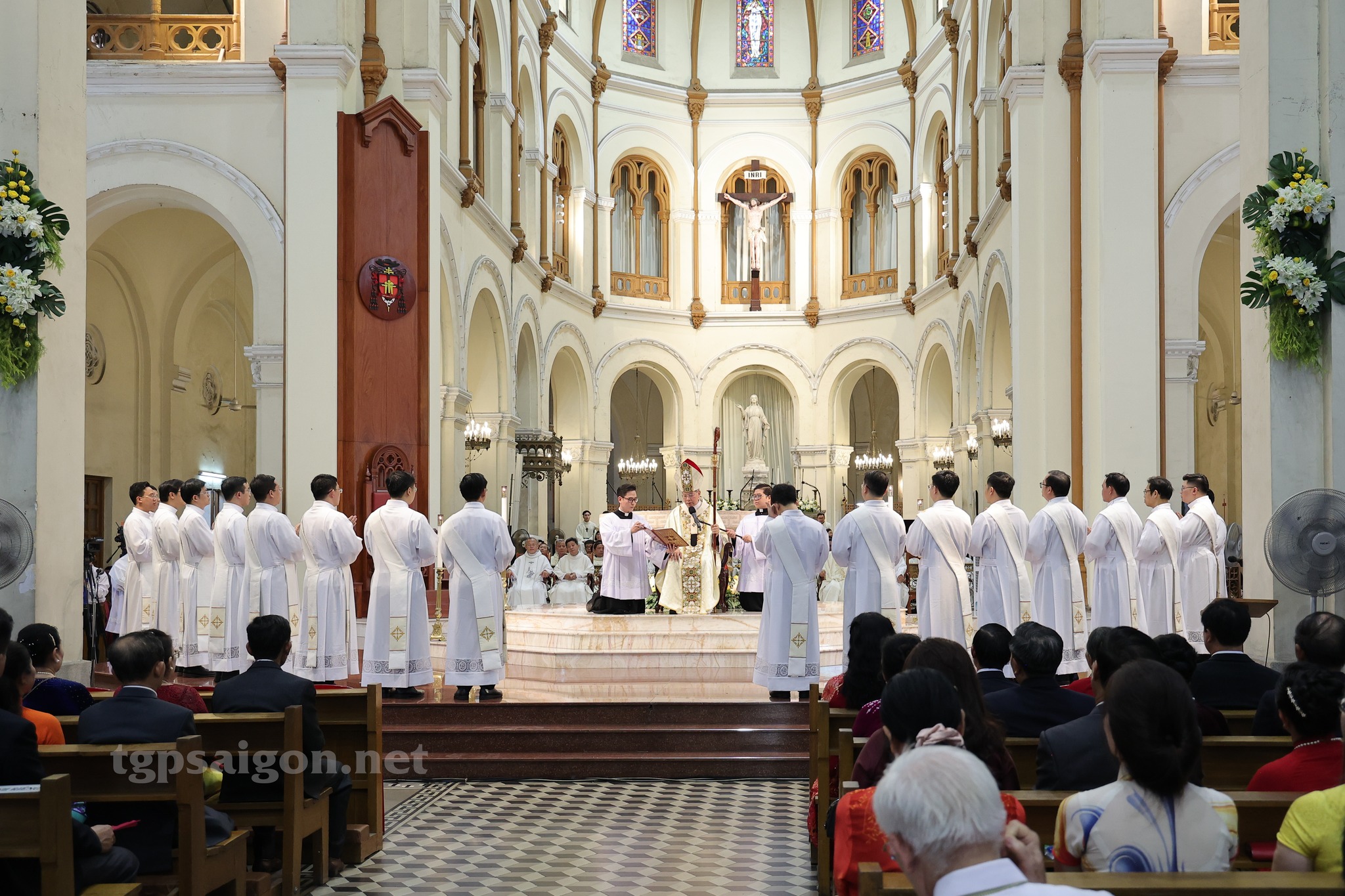 Thánh lễ truyền chức linh mục 7.6.2024 tại Nhà thờ Đức Bà Sài Gòn