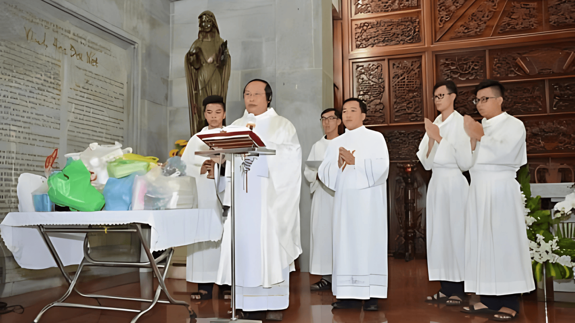 Giáo xứ Vĩnh Hòa: Lễ Đức Mẹ dâng con vào đền thờ