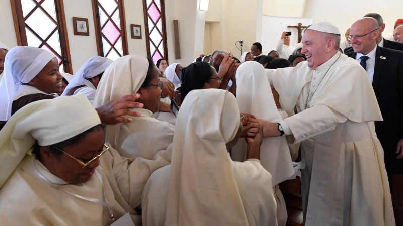 ĐTC khuyến khích các nữ tu thực hiện cử chỉ nhỏ của tình yêu với nhân đức vâng lời
